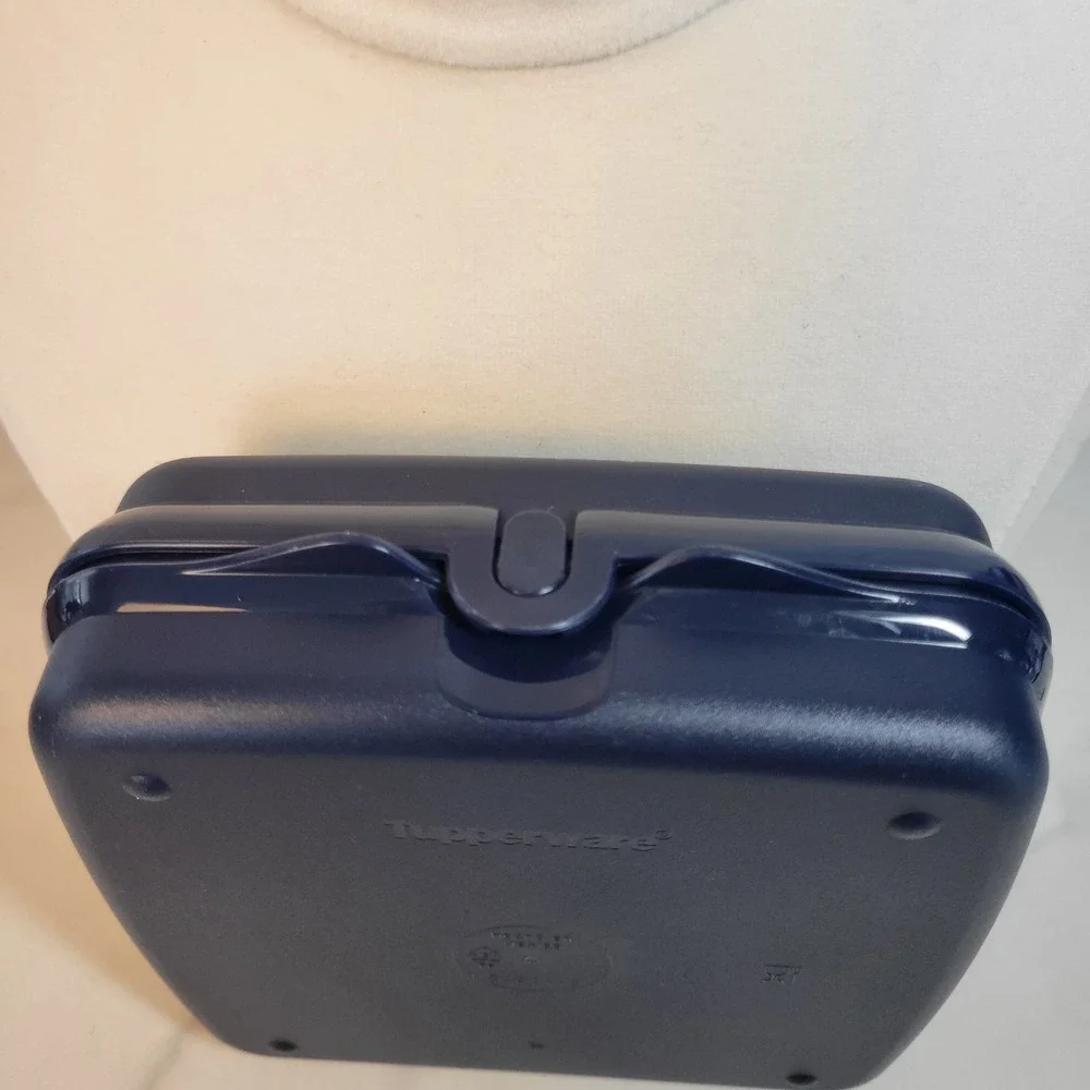 Vera Bradley Tupperware Sunflower Sandwich Keeper Navy Blue Floral Lunch 6in